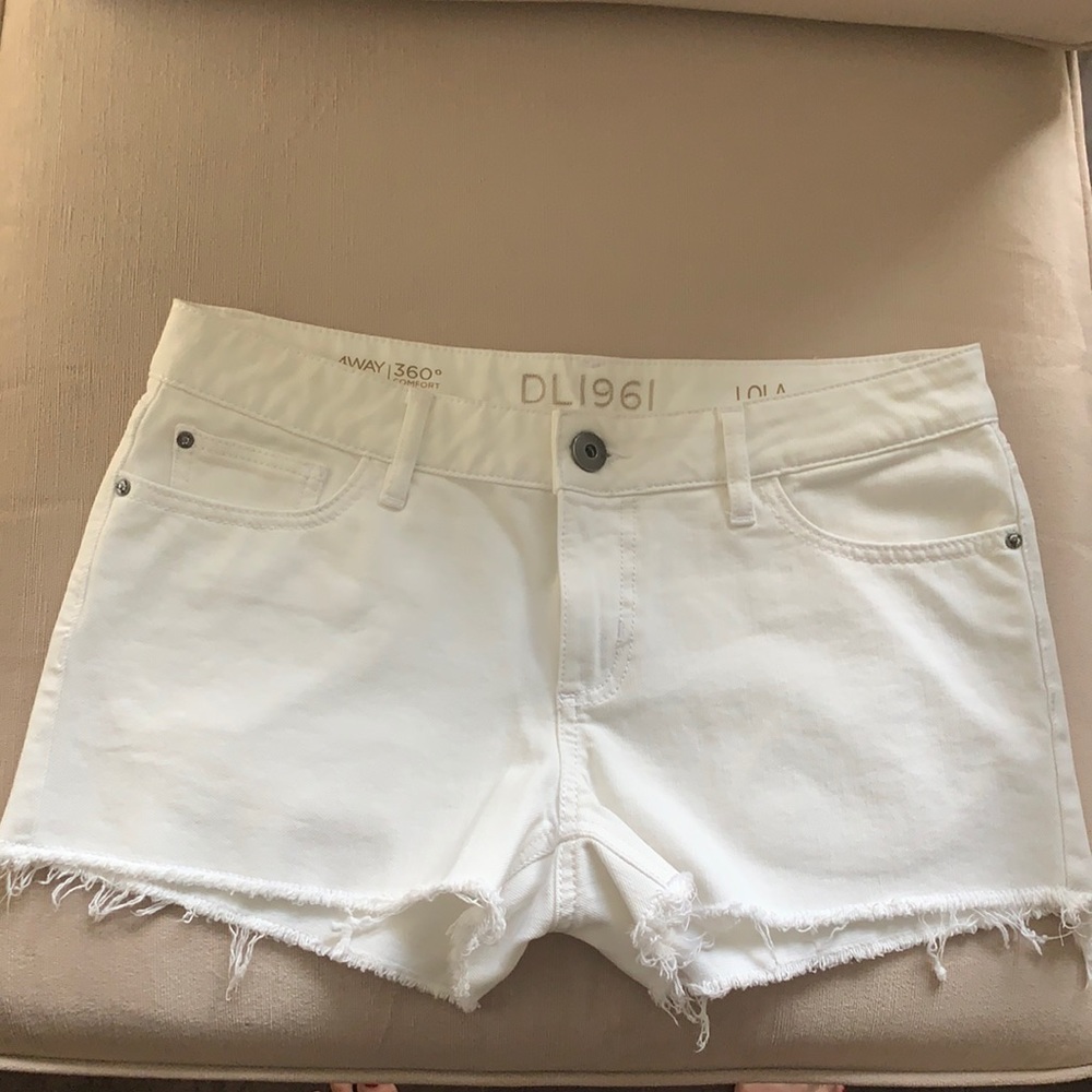 Like new! DL1961 white Lola cutoff jean shorts